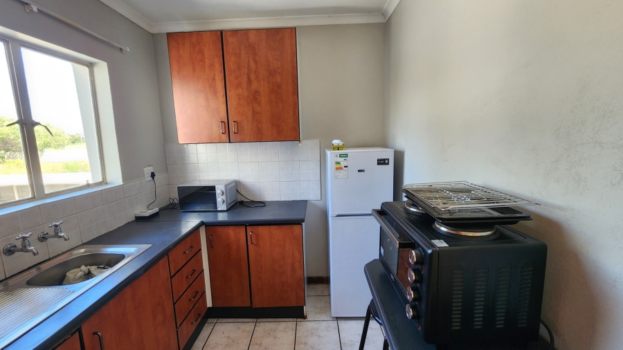 To Let 2 Bedroom Property for Rent in Kannoniers Park North West
